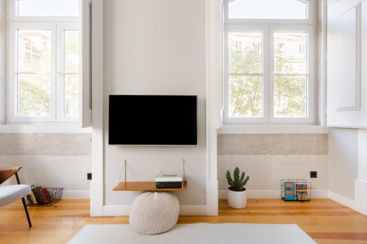 Update Urban Chic Flat In 19Th Century Building 2 Bedrooms & 2 Bathrooms & Ac Central Alfama District Lisboa Extérieur photo