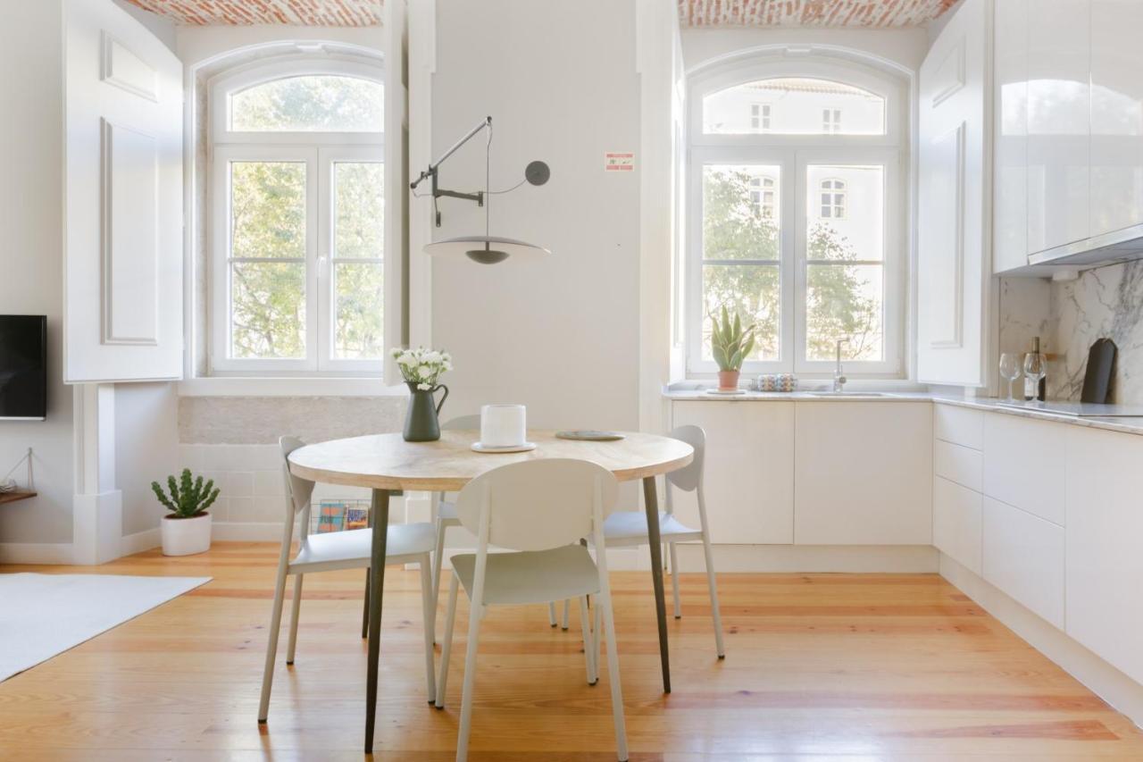 Update Urban Chic Flat In 19Th Century Building 2 Bedrooms & 2 Bathrooms & Ac Central Alfama District Lisboa Extérieur photo