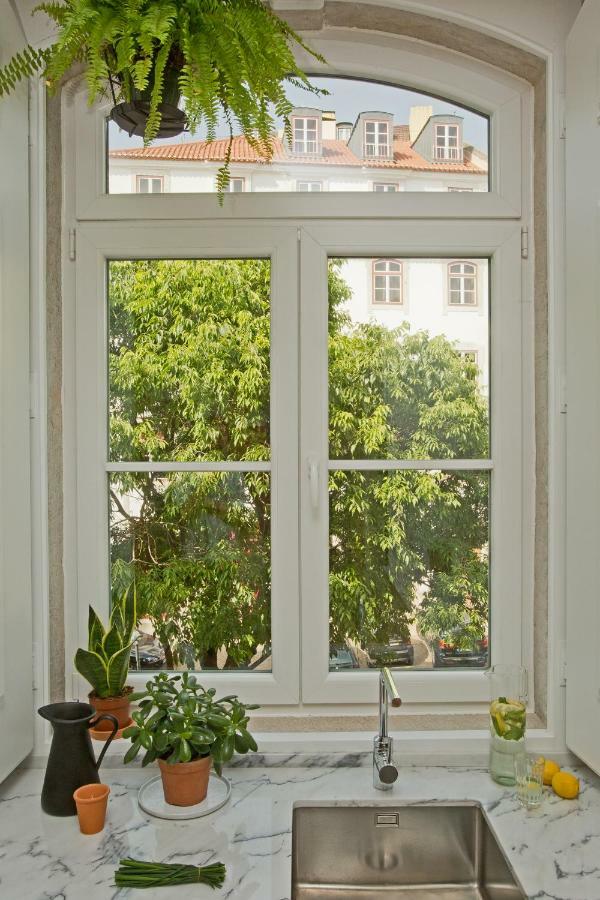 Update Urban Chic Flat In 19Th Century Building 2 Bedrooms & 2 Bathrooms & Ac Central Alfama District Lisboa Extérieur photo